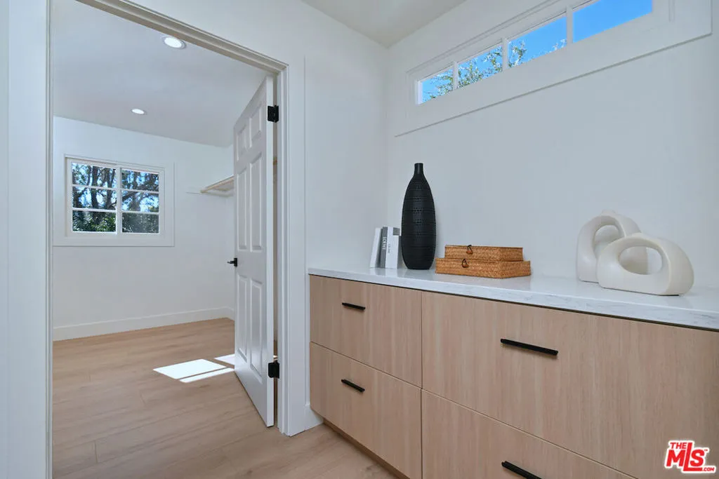 1677 Plum Hollow Circle, Westlake Village, California 91362 home-pic-25